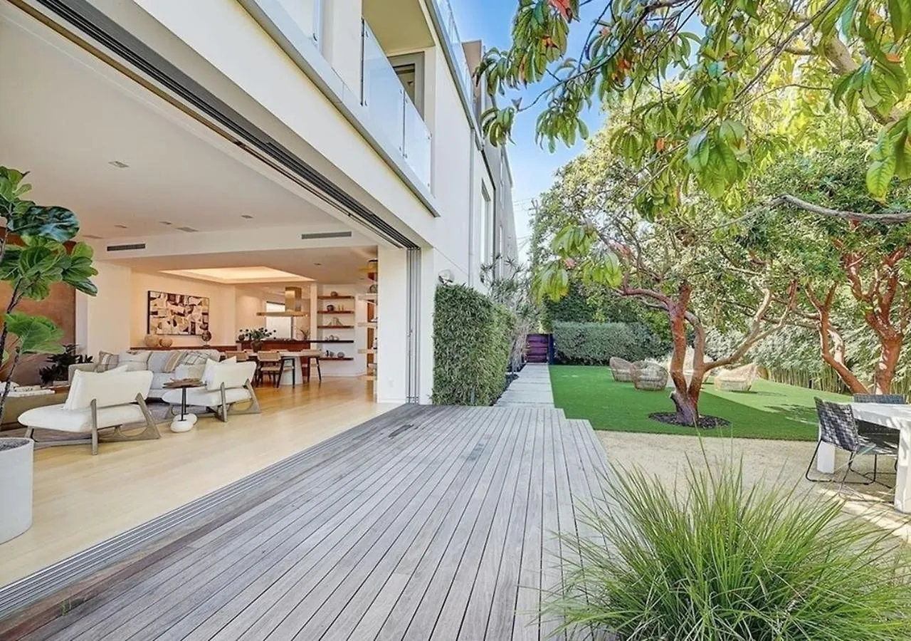 Apartment Gorgeous Three Bedroom Versatile Home Los Angeles