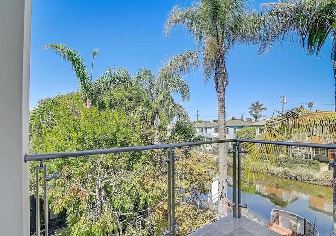 Gorgeous Three Bedroom Versatile Home Los Angeles Apartment