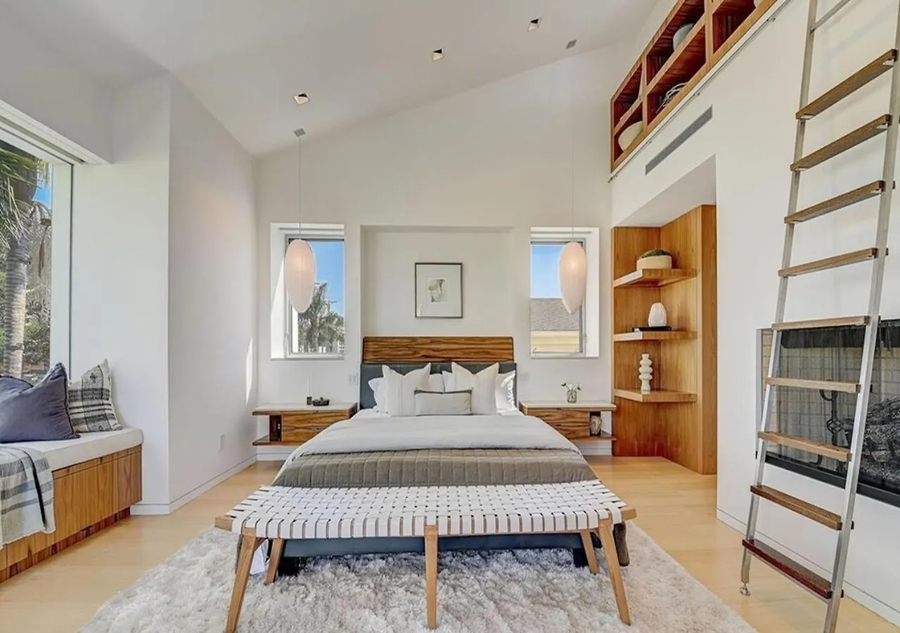 Gorgeous Three Bedroom Versatile Home Los Angeles Apartment