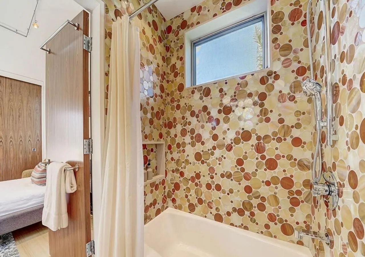 Gorgeous Three Bedroom Versatile Home Los Angeles Apartment