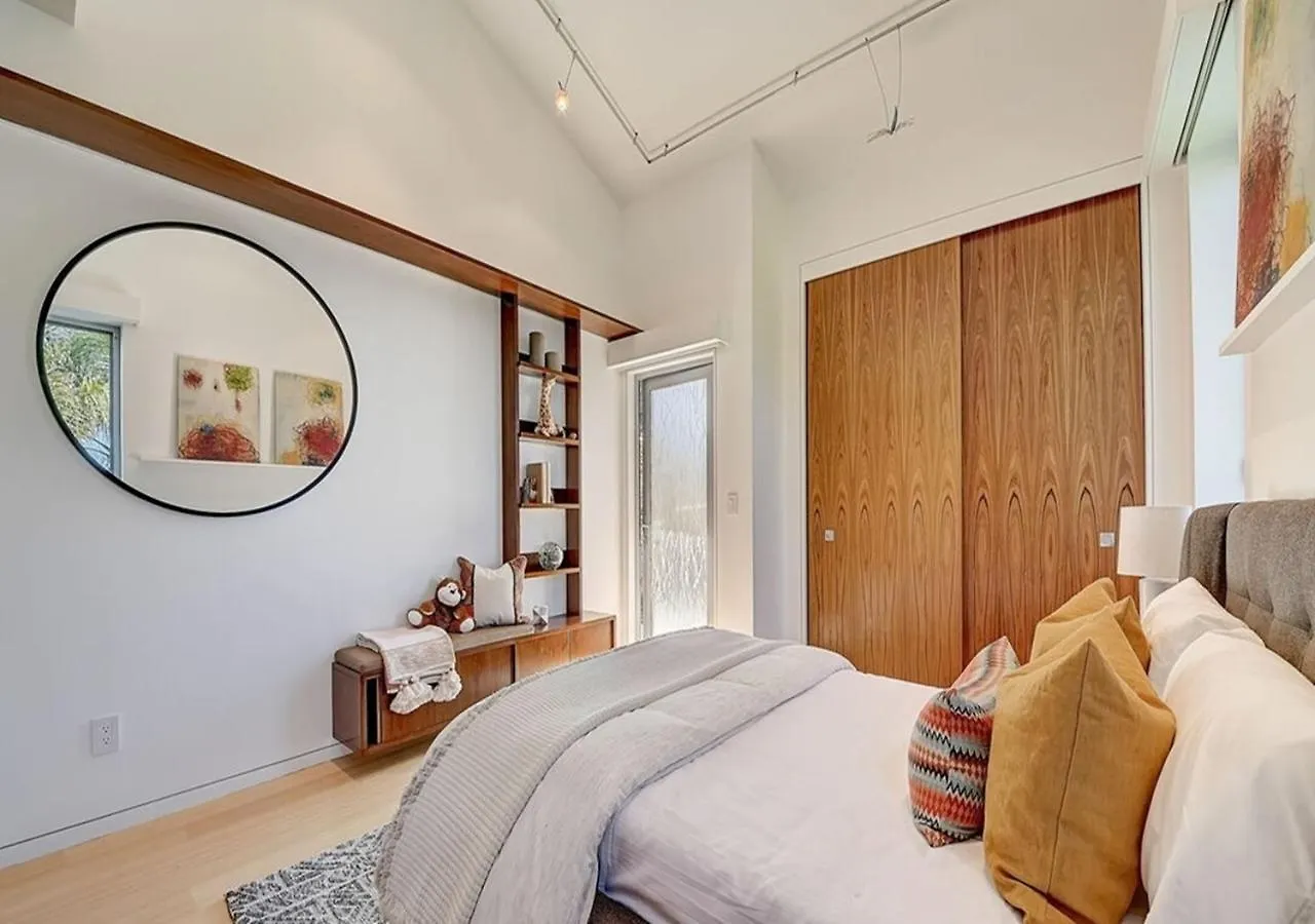 Apartment Gorgeous Three Bedroom Versatile Home Los Angeles